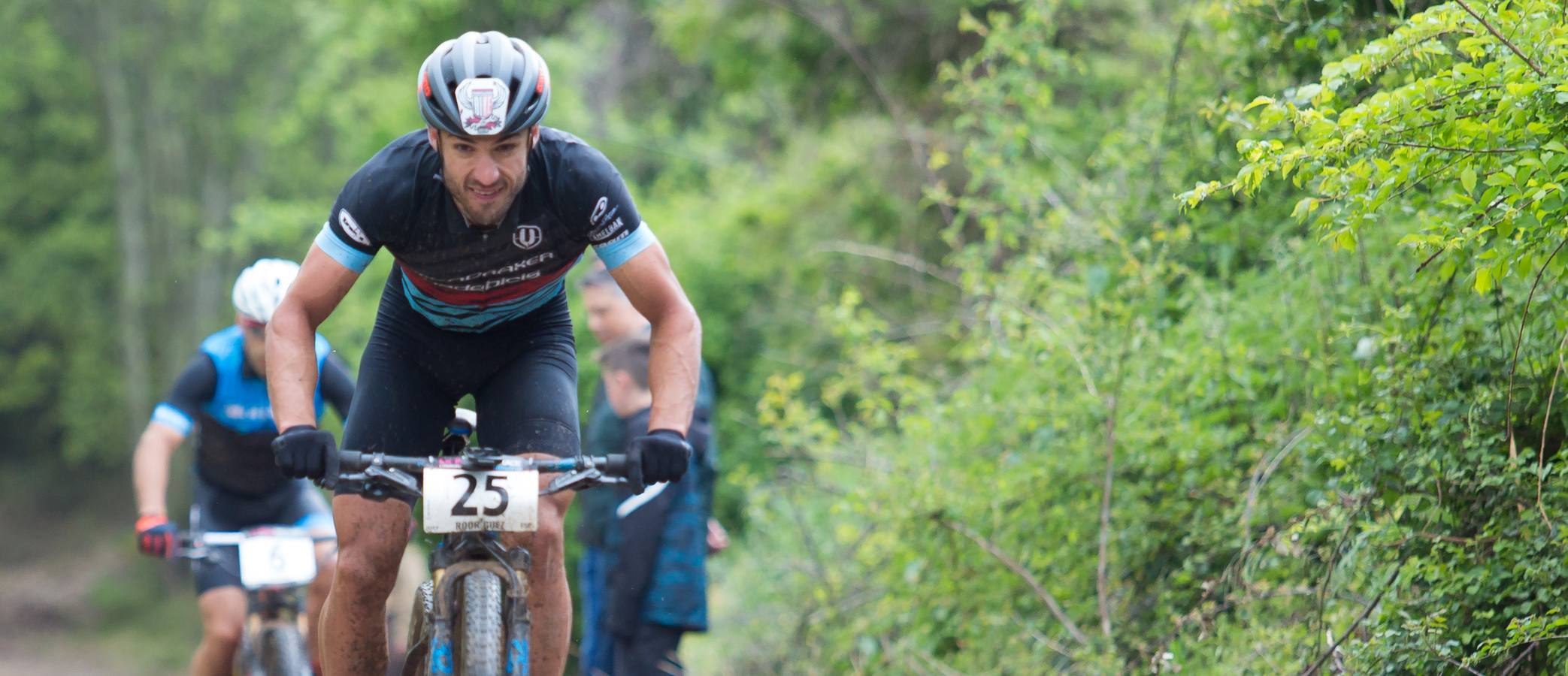 Los ciclistas pasaron también por Sojuela.