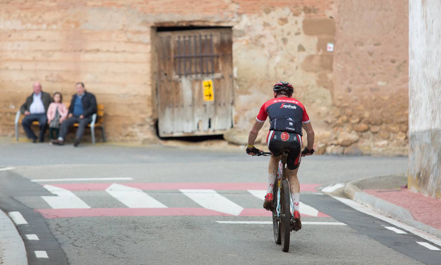 Los ciclistas pasaron también por Sojuela.