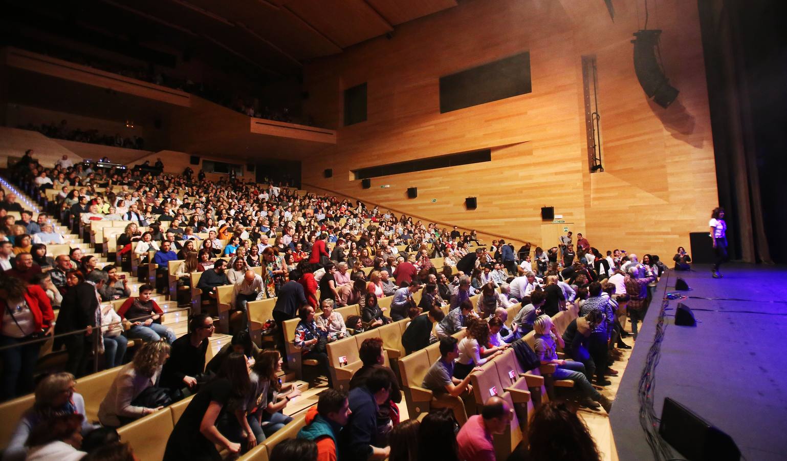 La cantante canaria presentó ayer su nuevo disco en Riojafórum.