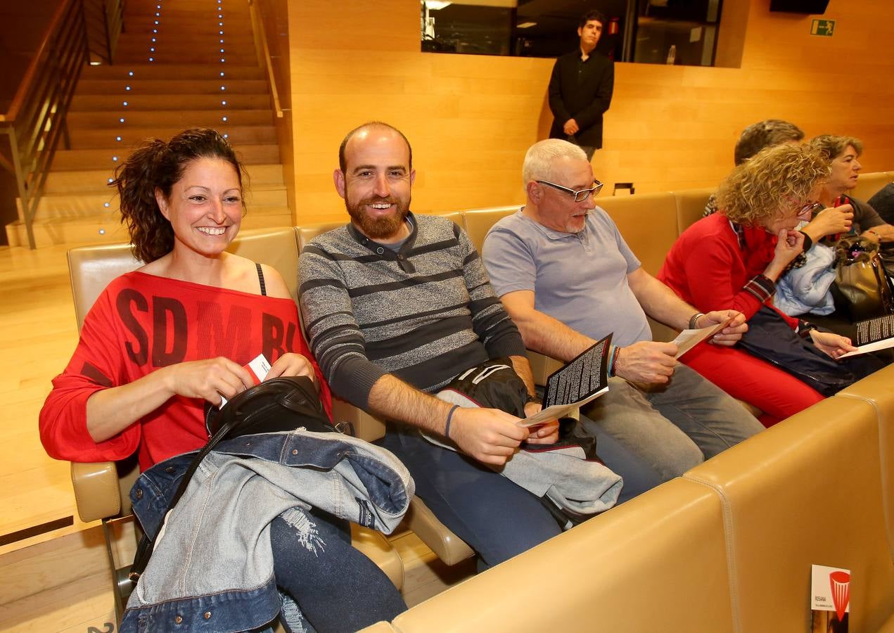 La cantante canaria presentó ayer su nuevo disco en Riojafórum.