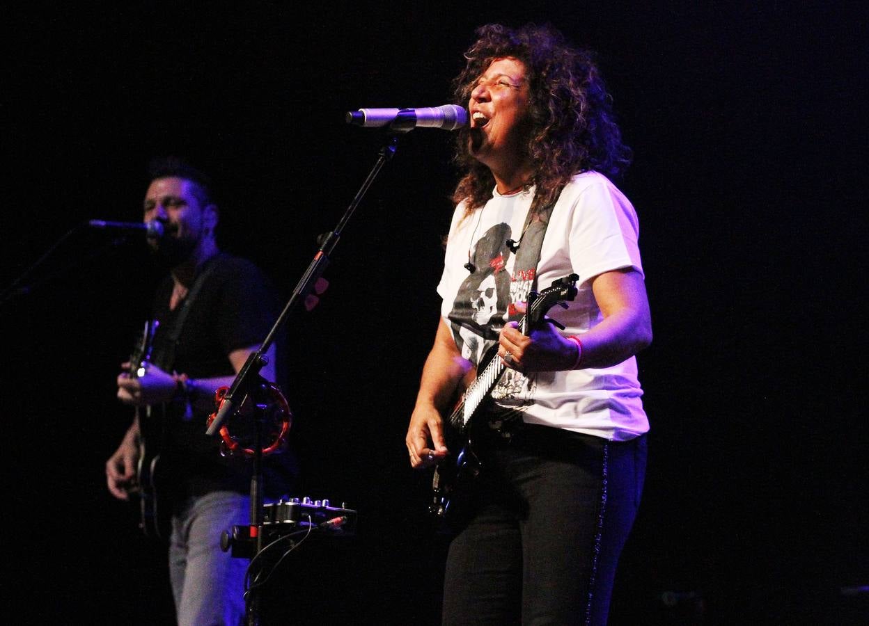 La cantante canaria presentó ayer su nuevo disco en Riojafórum.