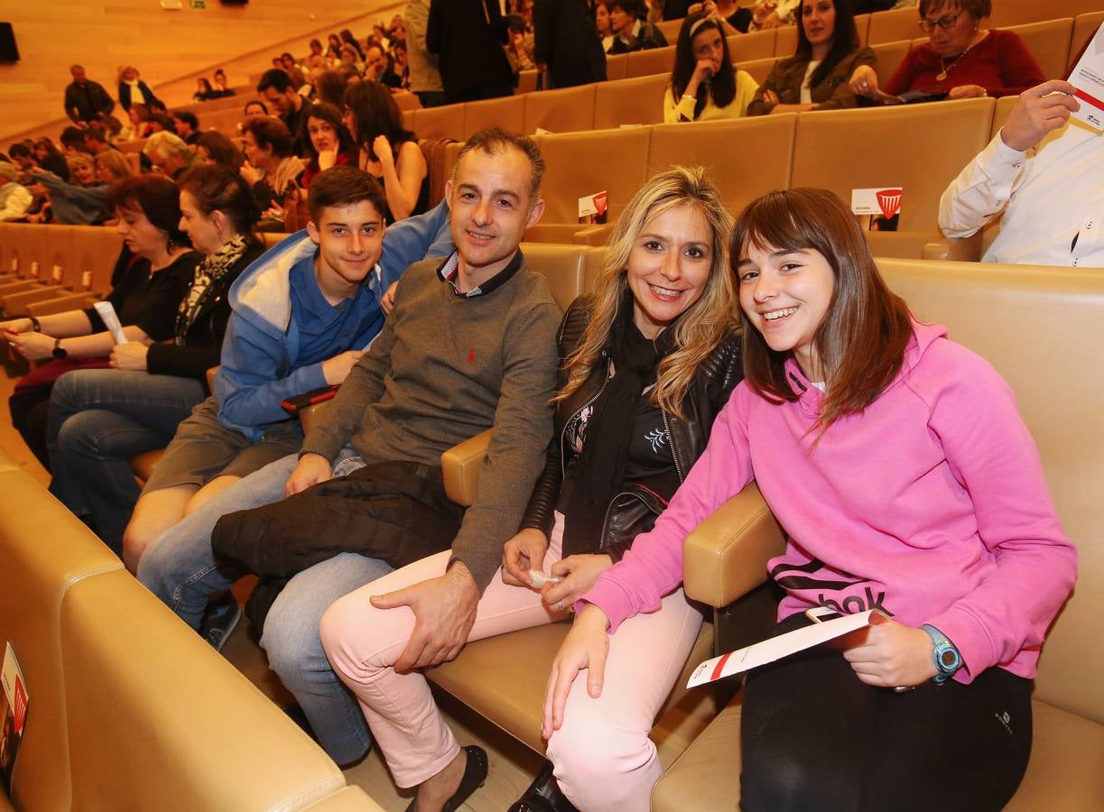 La cantante canaria presentó ayer su nuevo disco en Riojafórum.