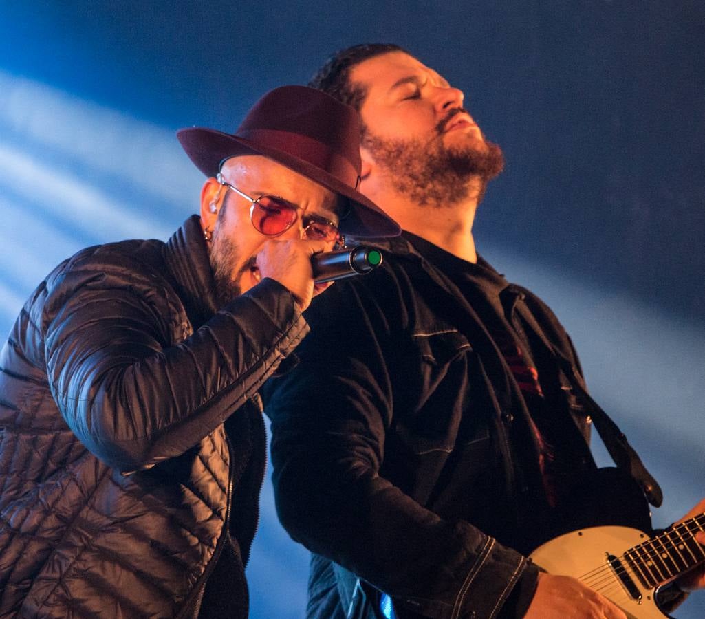 Efecto pasillo ofreció un concierto en la medianoche del sábado, en la plaza de España de Santo Domingo de la Calzada