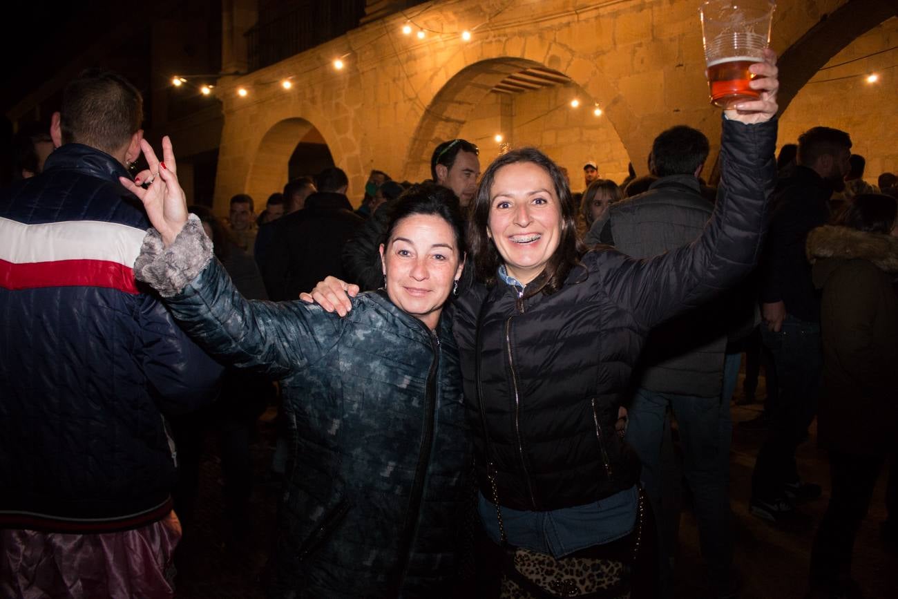 Efecto pasillo ofreció un concierto en la medianoche del sábado, en la plaza de España de Santo Domingo de la Calzada