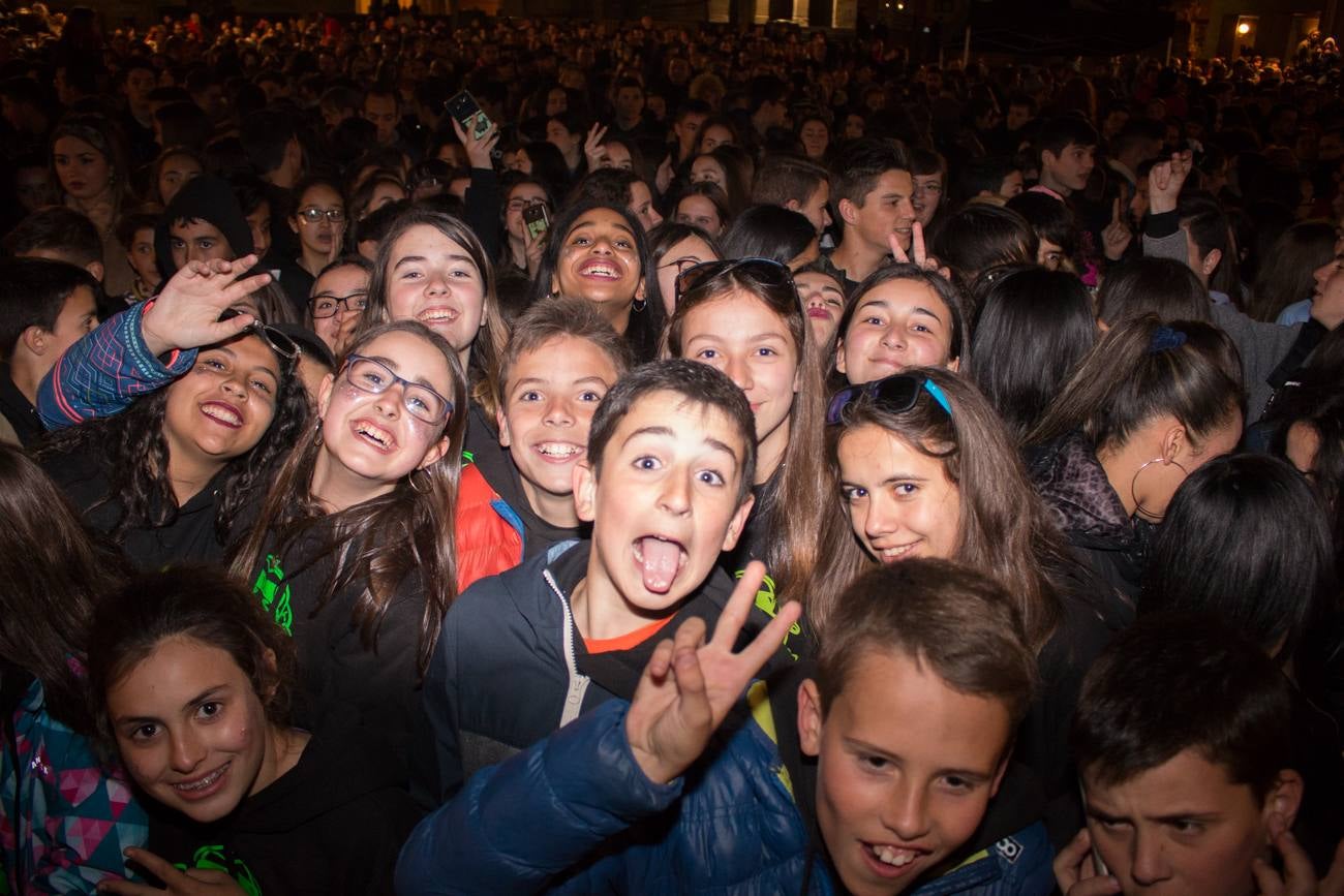 Efecto pasillo ofreció un concierto en la medianoche del sábado, en la plaza de España de Santo Domingo de la Calzada