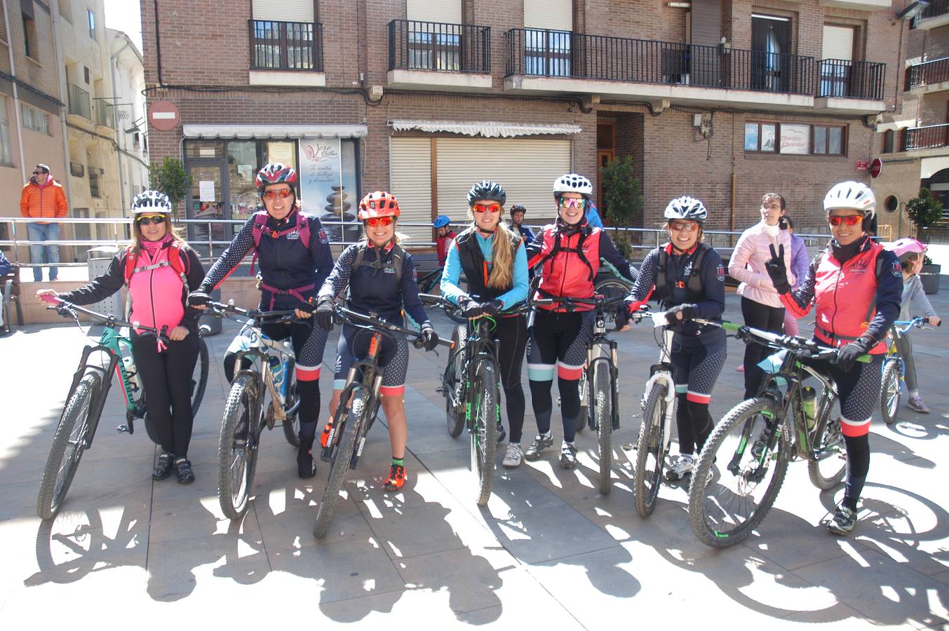 Este domingo se ha celebrado el Día de la bici de Quel en el que han participado 100 ciclistas