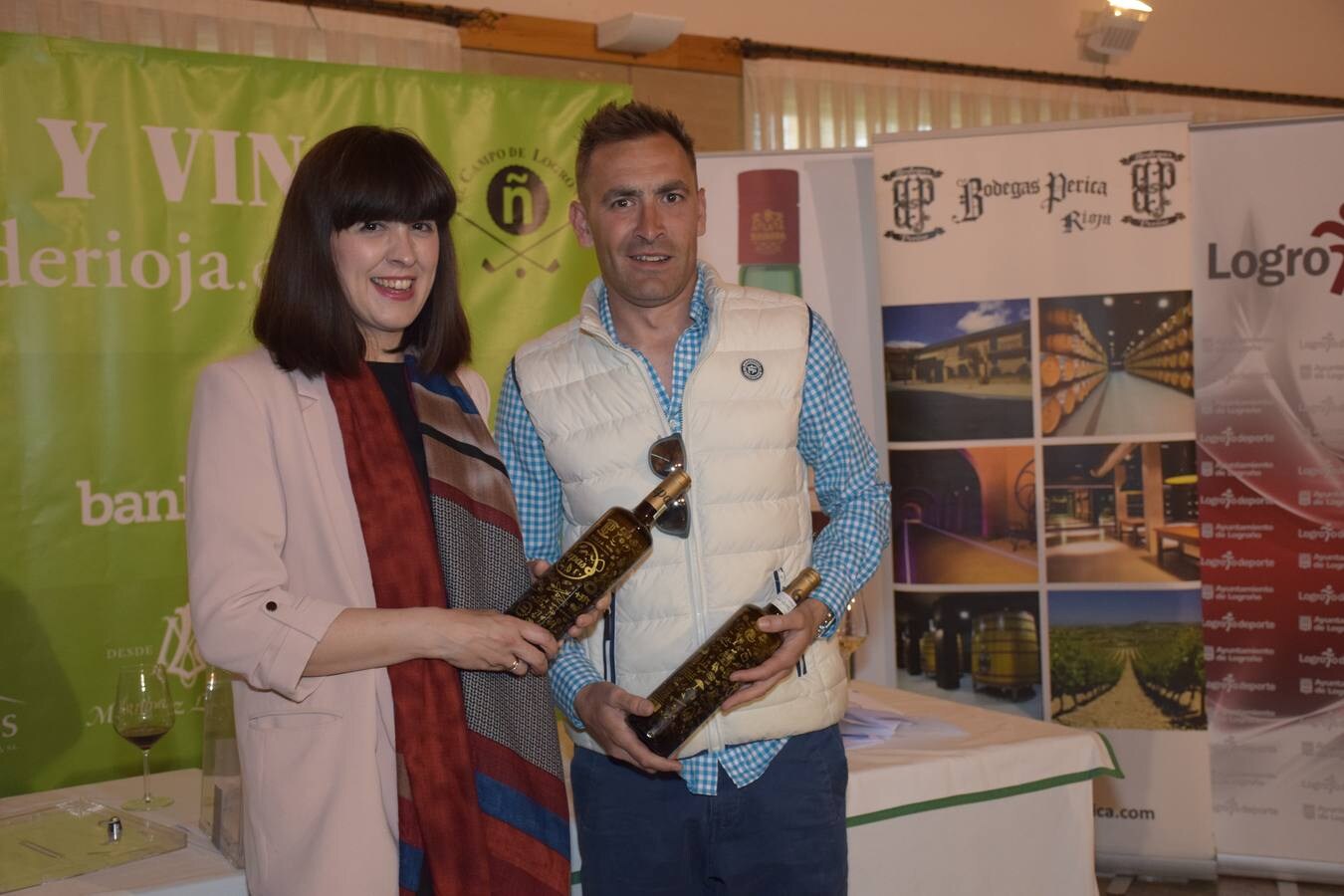 Los ganadores del torneo de la LIga de Golf y Vino recibieron sus premios.