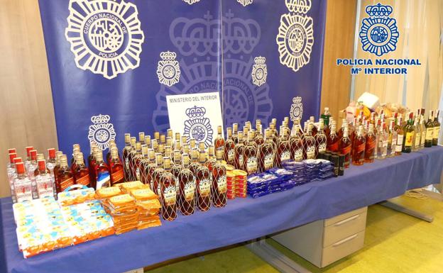 Dos detenidos por robar 111 botellas de bebida por valor de 1.600 euros