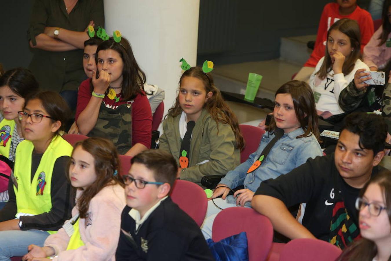 Unos 70 escolares han participado hoy en la VI Conferencia Ambiental Escolar Confint Rioja dentro del protrama Centros Educativos Hacia la Sostenibilidad (CEHS), promovido por las Consejerías de Agricultura, Ganadería y Medio Ambiente y Educación, Formación y Empleo.