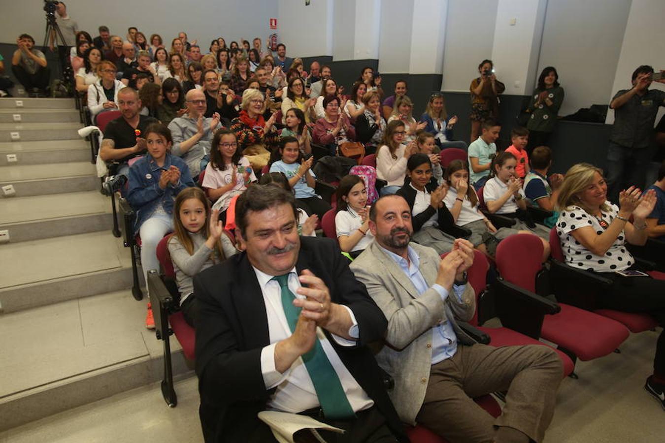 Unos 70 escolares han participado hoy en la VI Conferencia Ambiental Escolar Confint Rioja dentro del protrama Centros Educativos Hacia la Sostenibilidad (CEHS), promovido por las Consejerías de Agricultura, Ganadería y Medio Ambiente y Educación, Formación y Empleo.