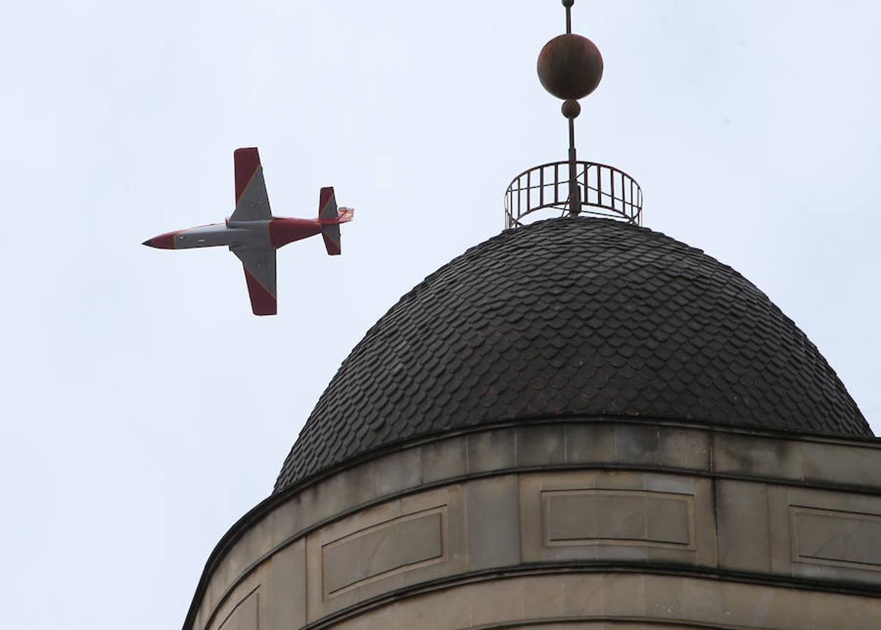 Otra pasada por encima de Logroño. Más bien unas cuantas con aviones de todos los tipos que siguen tomándole la medida a la ciudad. Normal que pasen tantas veces, porque a esa velocidad la capital riojana se desvanece en un pestañeo.