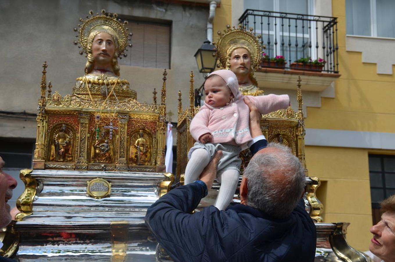 La procesión de San Isidro en Calahorra ha representado uno de los actos más emblemáticos de la celebración del patrón de los agricultores. No han faltado ruegos para una fecunda cosecha en la huerta local.