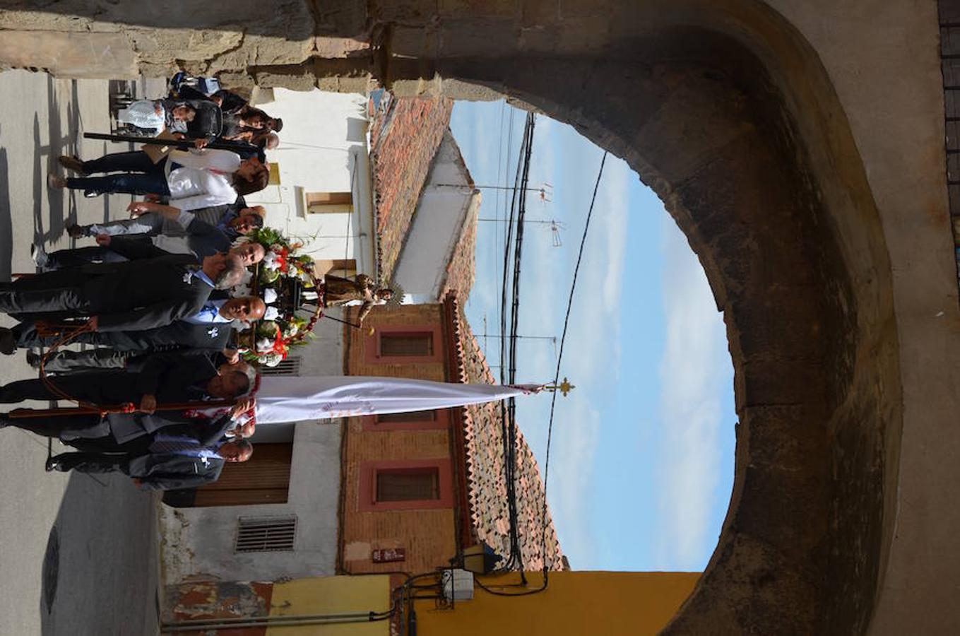 La procesión de San Isidro en Calahorra ha representado uno de los actos más emblemáticos de la celebración del patrón de los agricultores. No han faltado ruegos para una fecunda cosecha en la huerta local.