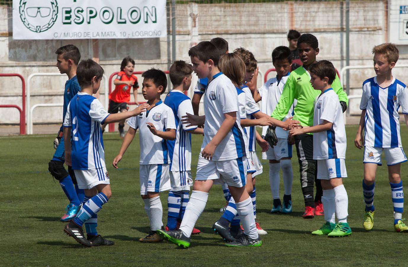 Alrededor de 500 niños de 32 equipos de fútbol 8 disputan el Torneo de fútbol benjamín (nacidos en el 2007 y 2008) que ha organizado el Varea con motivo de su 50 aniversario.