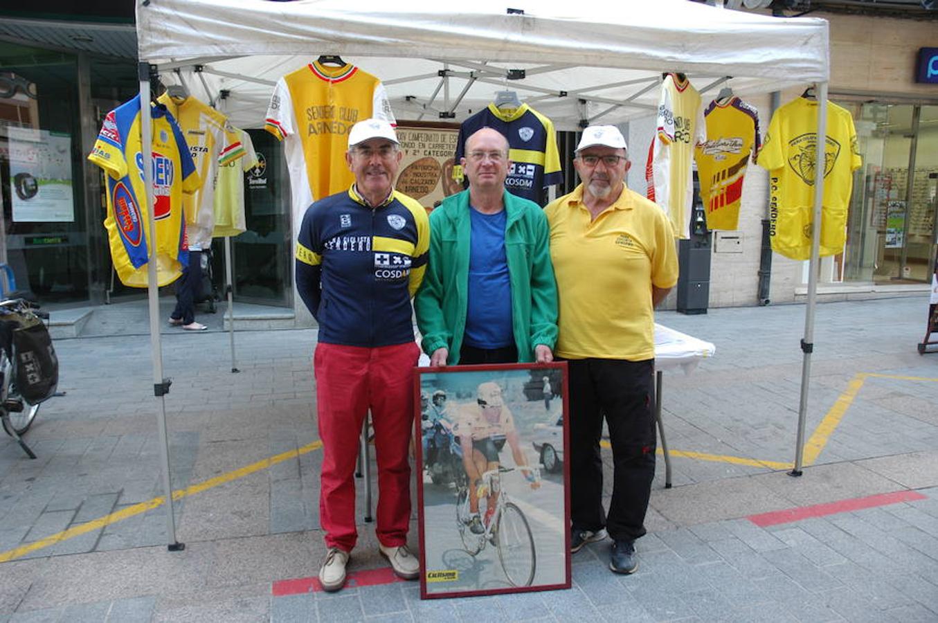 Arnedo ha celebrado esta mañana la II feria de asociaciones en la Puerta Munillo de Arnedo con la asistencia de 30 puestos.