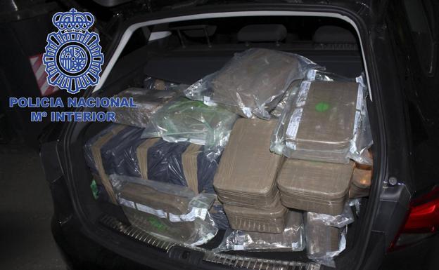 Juicio contra cuatro guardia civiles, dos empresarios y un vigilante acusados de sustraer 100 kilos de hachís a narcotraficantes