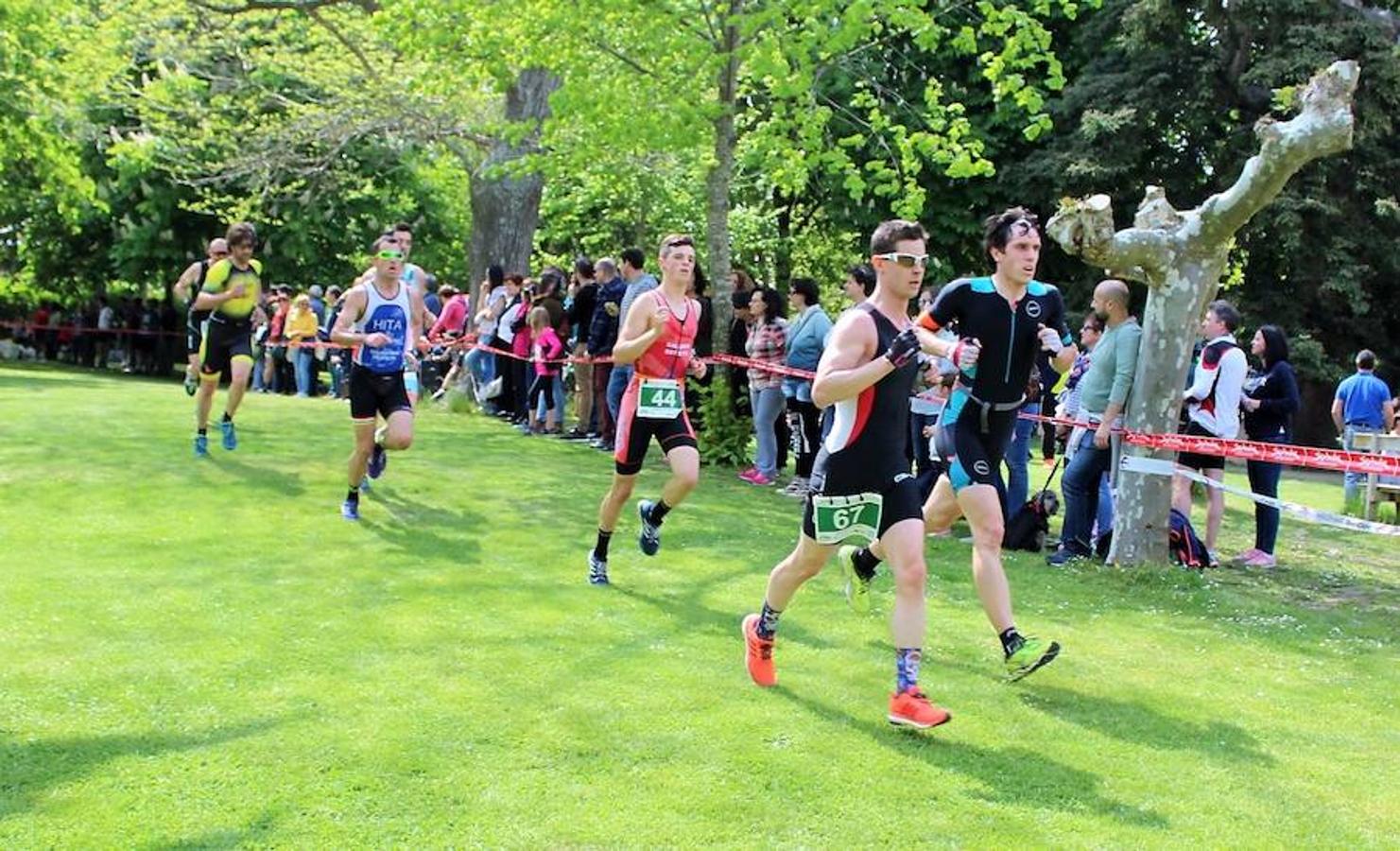 Imágenes correspondientes al Duatlón Cross Carrasquedo que se ha celebrao en Grañón y que ha sido valedero para el Campeonato de La Rioja de la modalidad. El día ha sido óptimo para la celebración de la prueba deportiva sobre un trazado de 6km-22km y 3km.