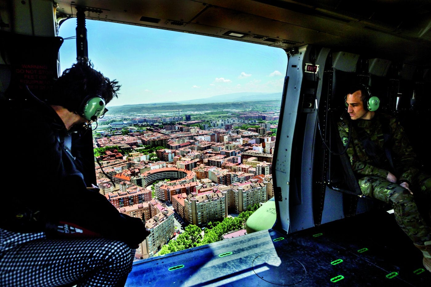 Vistas del entorno de Martínez Flamarique, tras el ensayo de desfile aéreo. ::