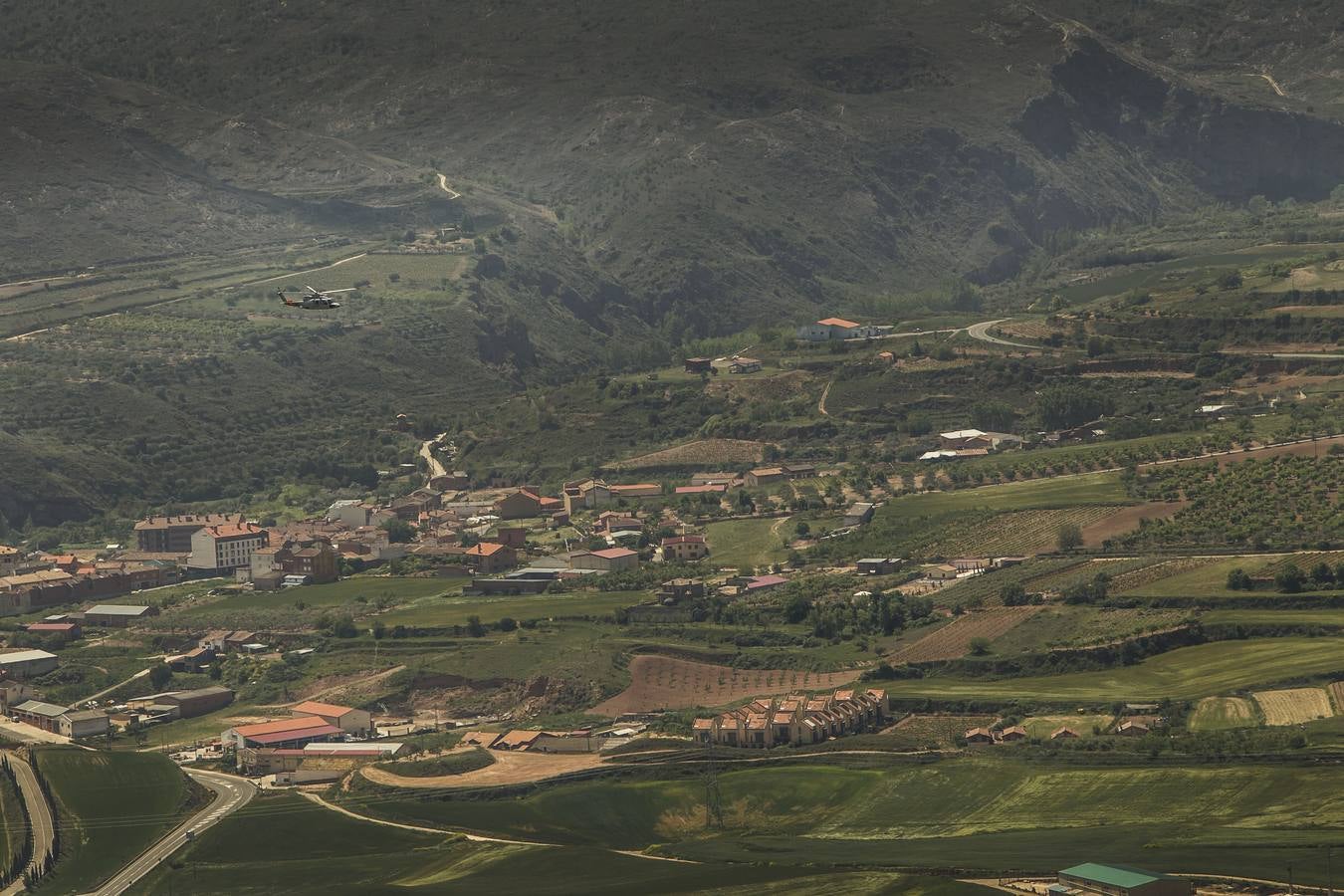 Diario LA RIOJA vuela a bordo de un helicóptero de la unidad BHELMA durante el ensayo general del Día de las Fuerzas Armadas