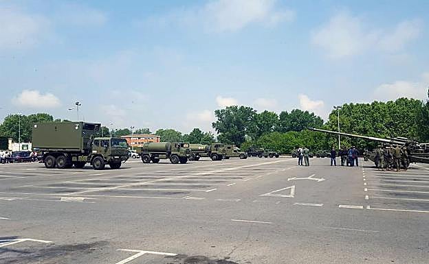 Tanques y vehículos militares ya están dispuestos en Valbuena. 