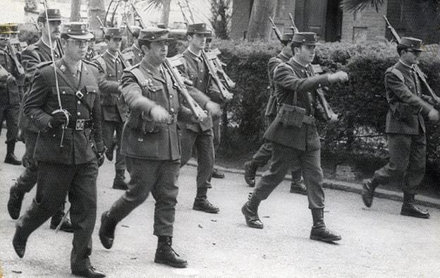 La Retina: desfile militar en Logroño en los años 60