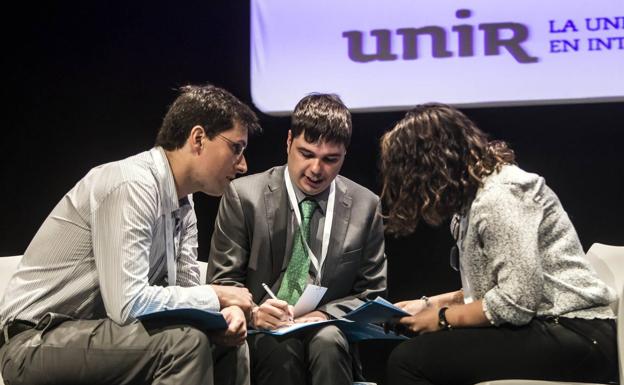 Un momento de los ejemplos prácticos en el Congreso CITES que ha organizado la UNIR. 