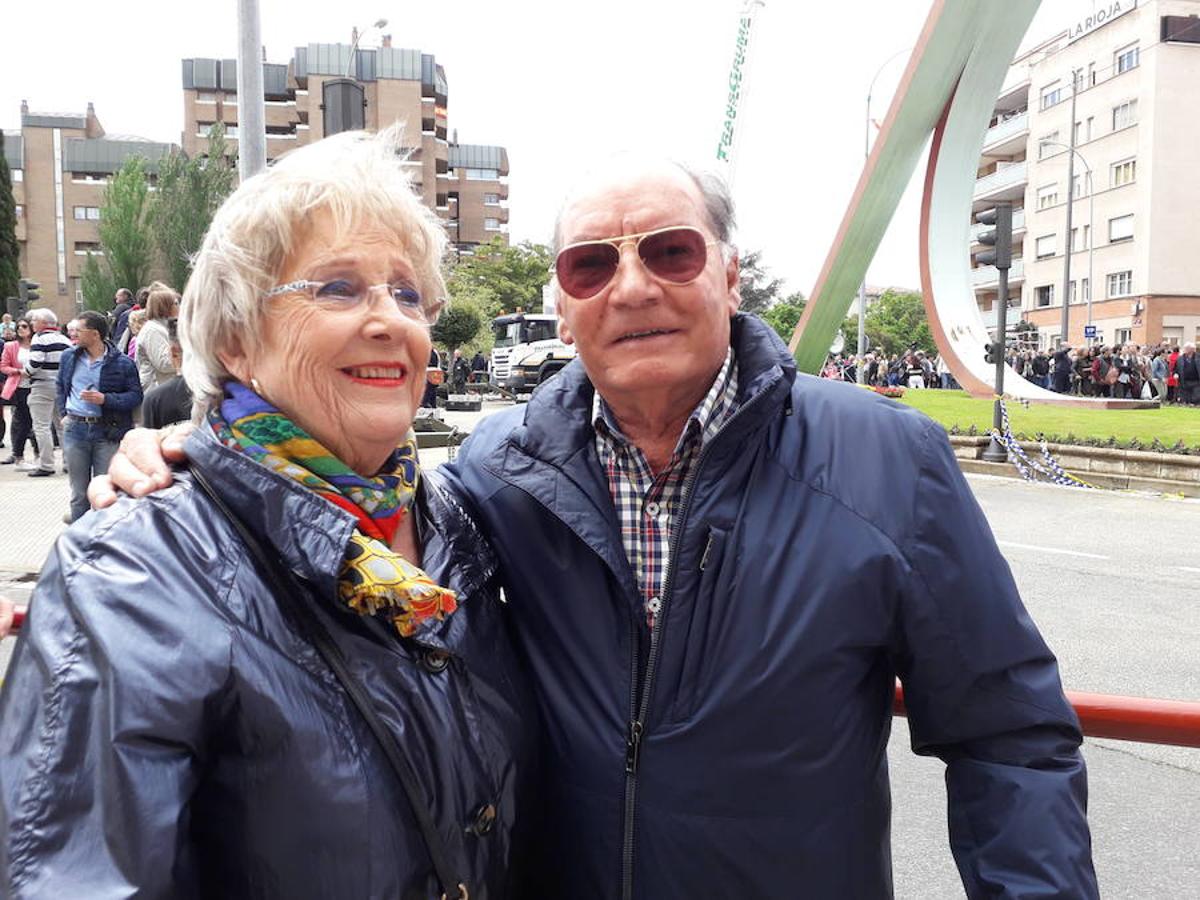 Tan contentos en Logroño con el desfile de las Fuerzas Armadas como contentos tienen que estar a la inversa por la magnífica respuesta del público. La respuesta no pudo ser más contundente porque las calles se abarrotaron desde primera hora.