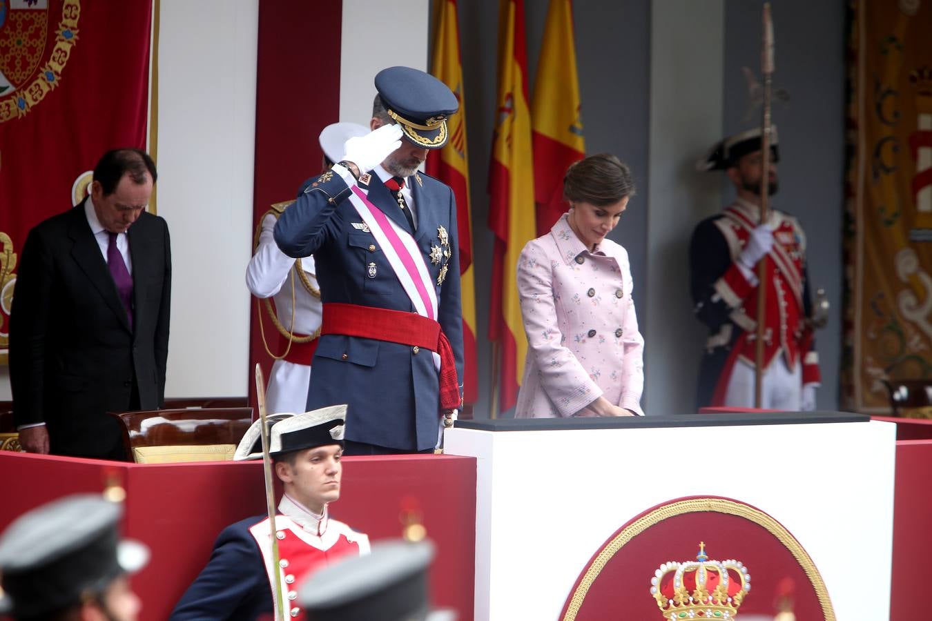 Los Reyes de España presidieron en Logroño el Desfile del Día de las Fuezas Armadas, en el que participaron hasta 2.678 militares.