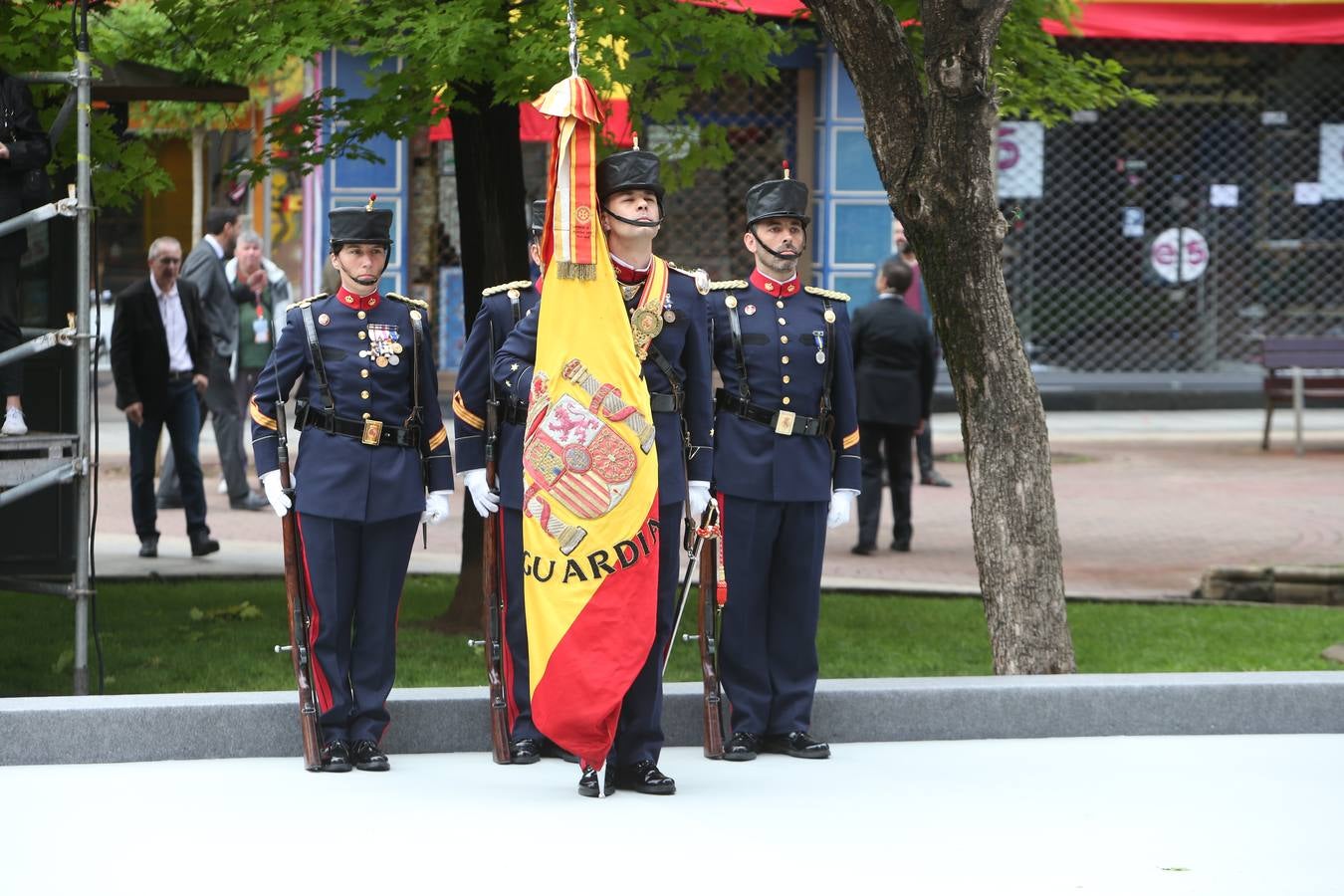 Los Reyes de España presidieron en Logroño el Desfile del Día de las Fuezas Armadas, en el que participaron hasta 2.678 militares.