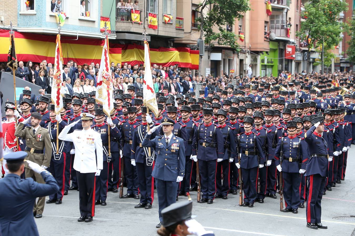 Los Reyes de España presidieron en Logroño el Desfile del Día de las Fuezas Armadas, en el que participaron hasta 2.678 militares.