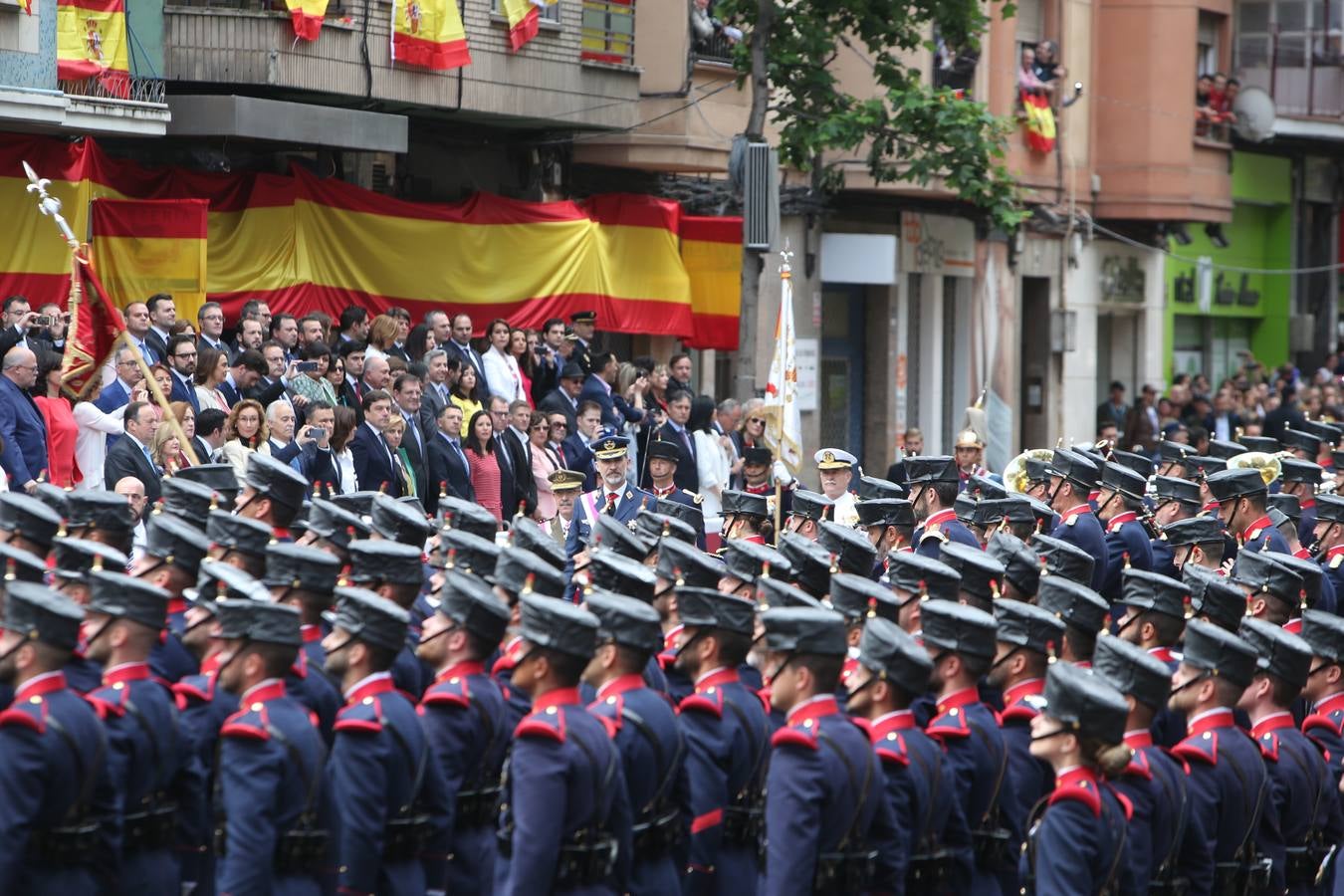 Los Reyes de España presidieron en Logroño el Desfile del Día de las Fuezas Armadas, en el que participaron hasta 2.678 militares.