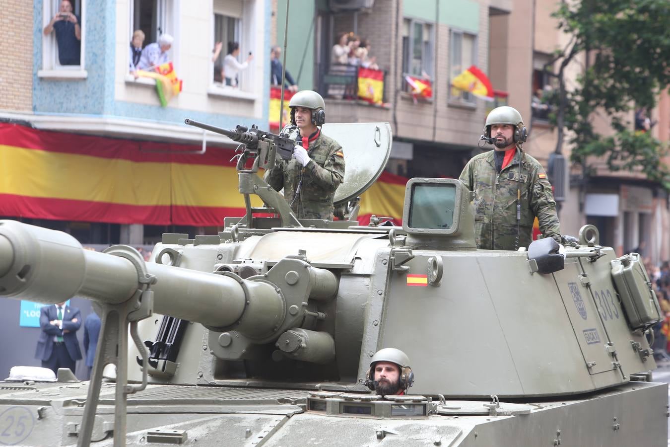 Los Reyes de España presidieron en Logroño el Desfile del Día de las Fuezas Armadas, en el que participaron hasta 2.678 militares.