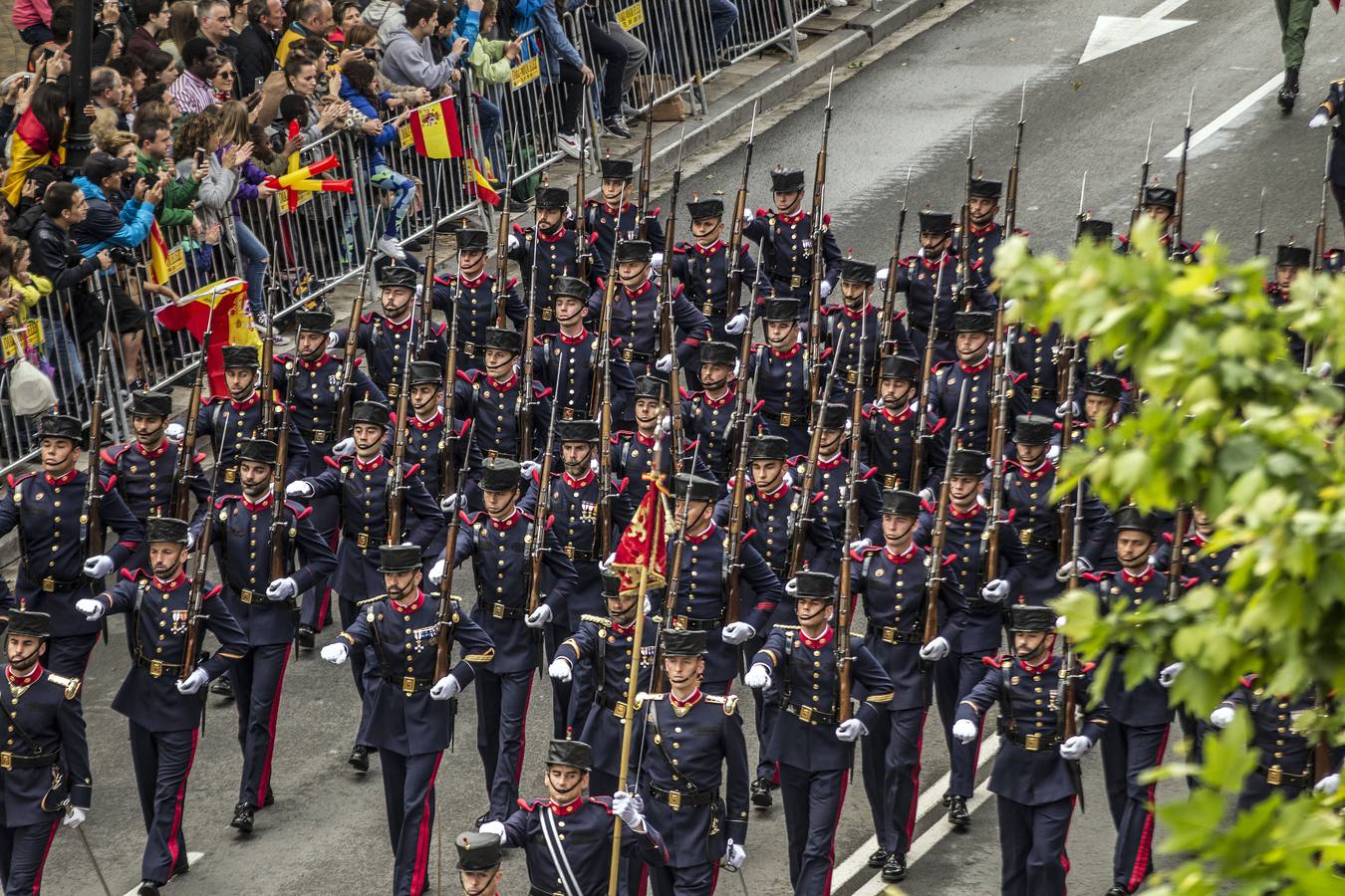 Los Reyes de España presidieron en Logroño el Desfile del Día de las Fuezas Armadas, que reunió a miles de asistentes.