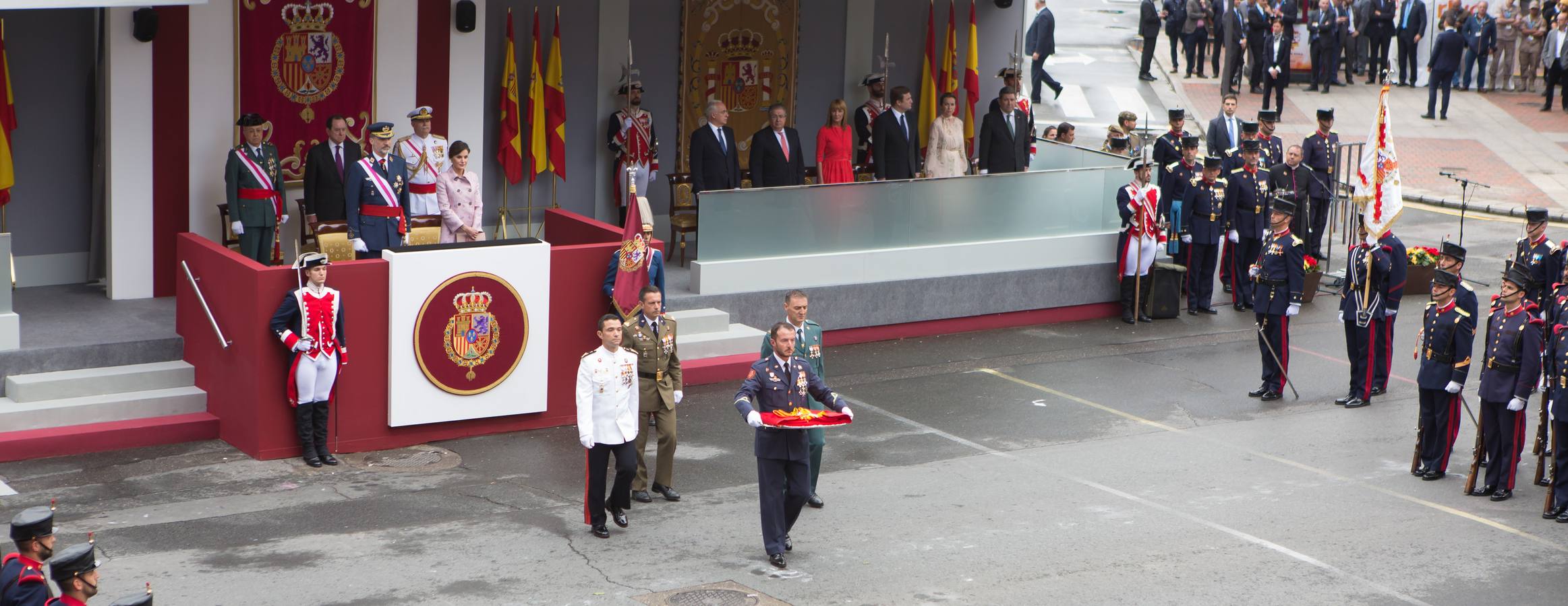 Emocionante Desfile del Día de las Fuerzas Armadas, que concgregó en Logroño a miles de personas.