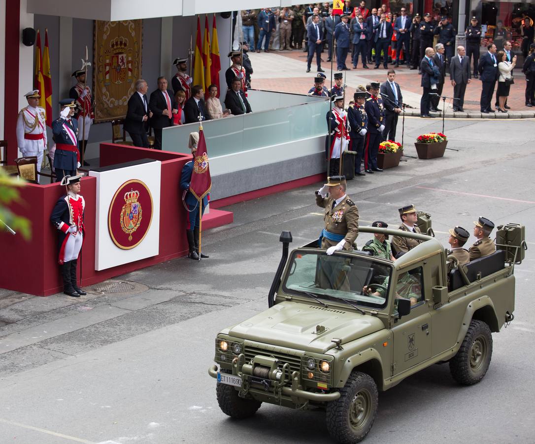 Emocionante Desfile del Día de las Fuerzas Armadas, que concgregó en Logroño a miles de personas.