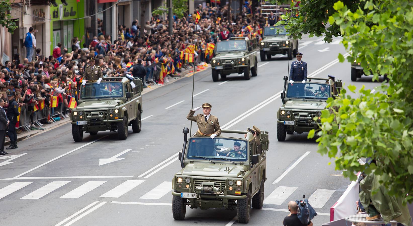 Emocionante Desfile del Día de las Fuerzas Armadas, que concgregó en Logroño a miles de personas.