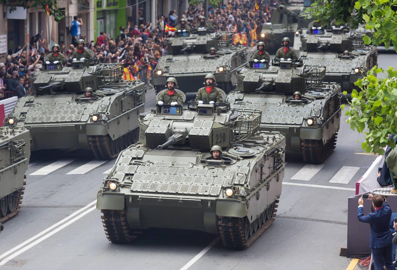 Emocionante Desfile del Día de las Fuerzas Armadas, que concgregó en Logroño a miles de personas.