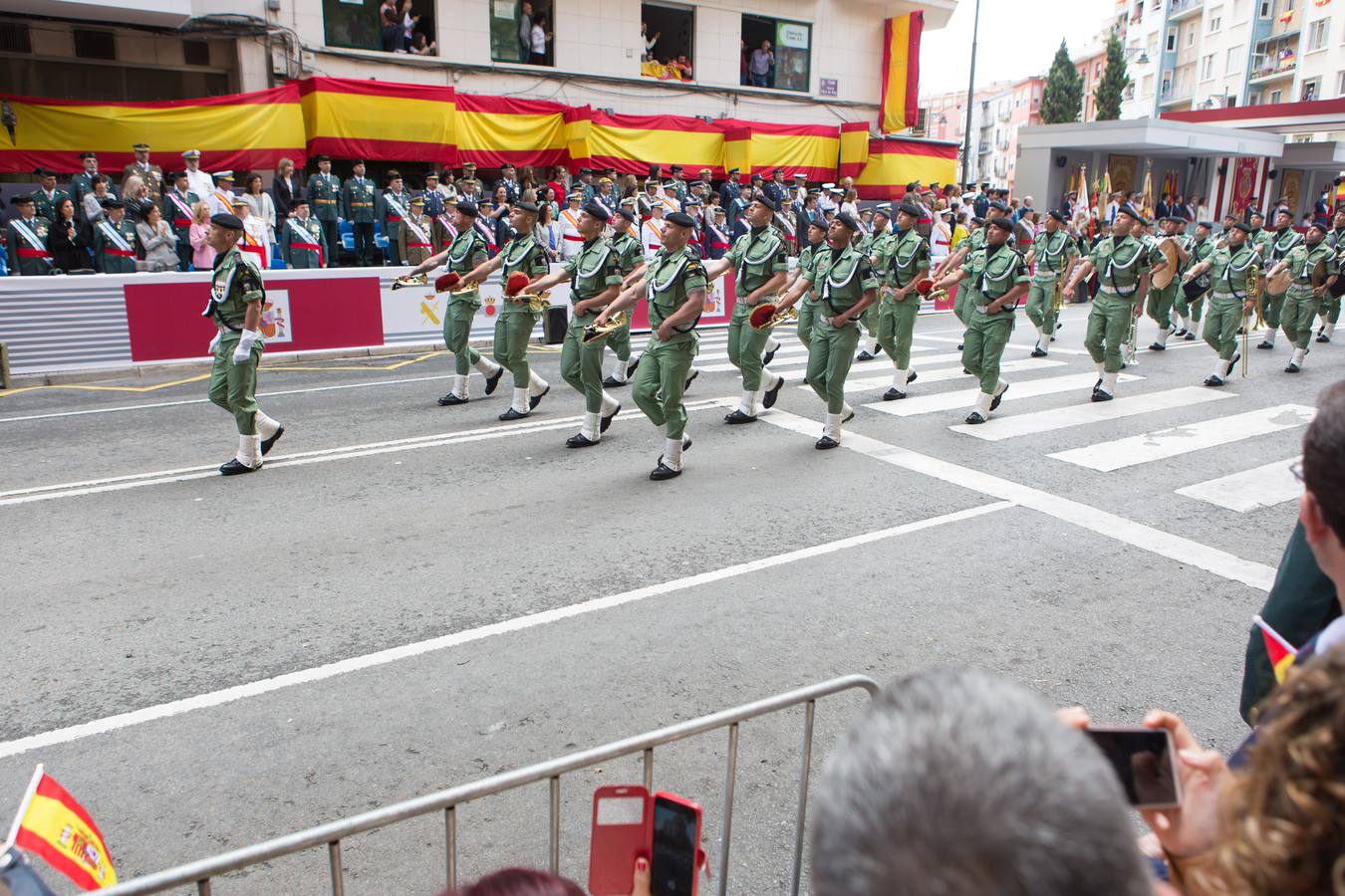 Emocionante Desfile del Día de las Fuerzas Armadas, que concgregó en Logroño a miles de personas.