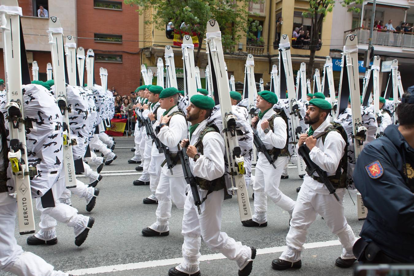 Emocionante Desfile del Día de las Fuerzas Armadas, que concgregó en Logroño a miles de personas.