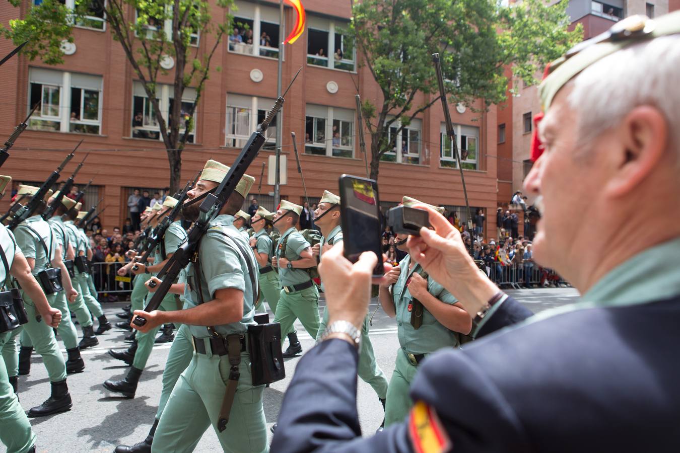 Emocionante Desfile del Día de las Fuerzas Armadas, que concgregó en Logroño a miles de personas.