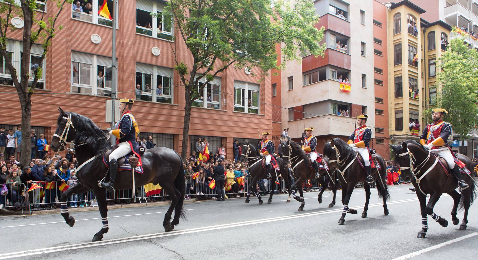 Emocionante Desfile del Día de las Fuerzas Armadas, que concgregó en Logroño a miles de personas.