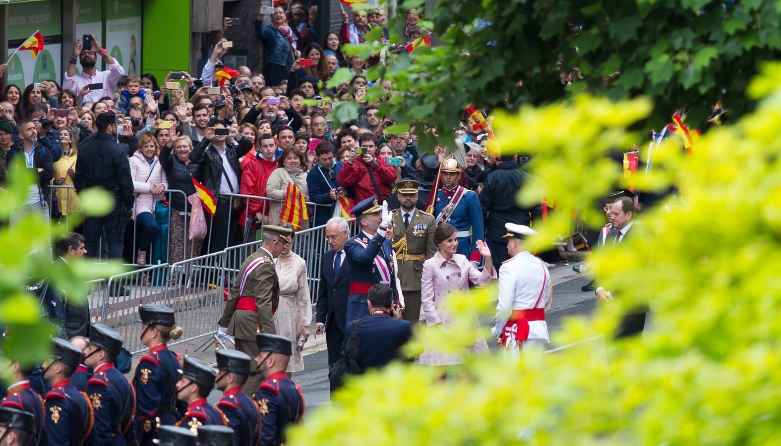 Emocionante Desfile del Día de las Fuerzas Armadas, que concgregó en Logroño a miles de personas.