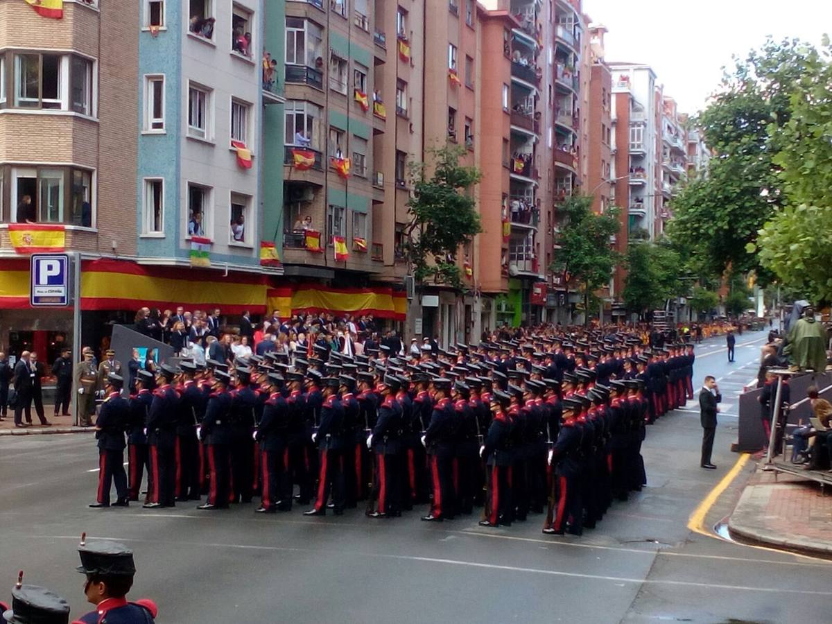 Logroño se vuelca con las Fuerzas Armadas en un impresionante desfile.