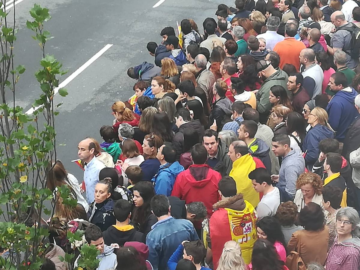 Logroño se vuelca con las Fuerzas Armadas en un impresionante desfile.