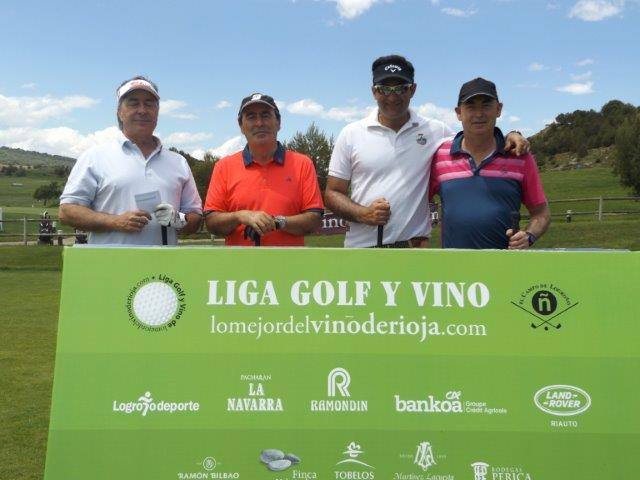 Los jugadores, preparados para la jornada de golf.