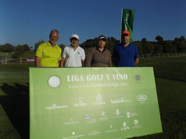 Los jugadores, preparados para la jornada de golf.