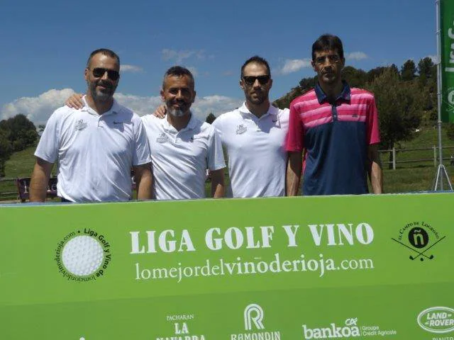 Los jugadores, preparados para la jornada de golf.