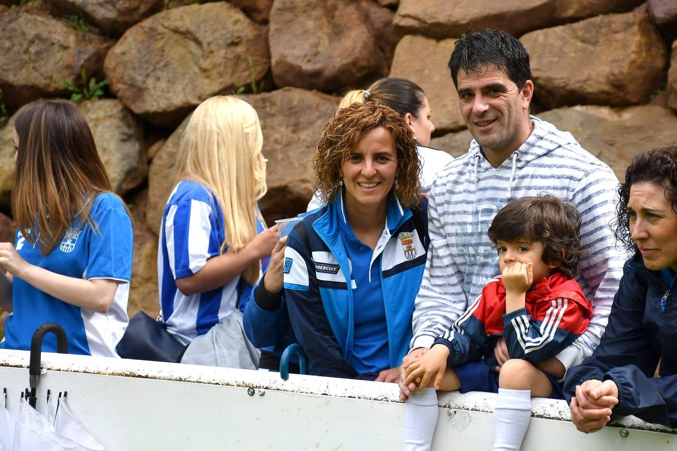 Fotos: La afición del Náxara celebra su paso a la siguiente fase del pla off