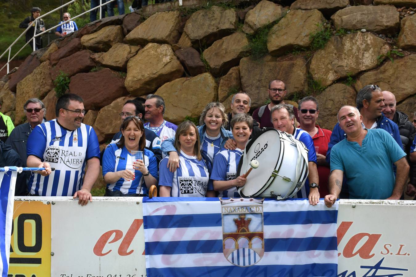 Fotos: La afición del Náxara celebra su paso a la siguiente fase del pla off