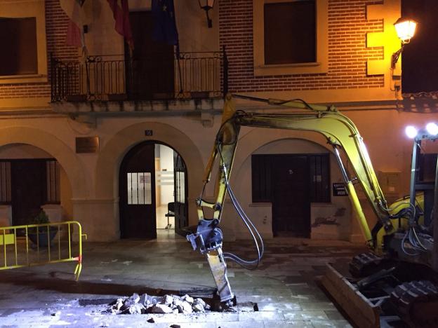 Localización de una fuga de agua en Casalarreina. :: j.l.